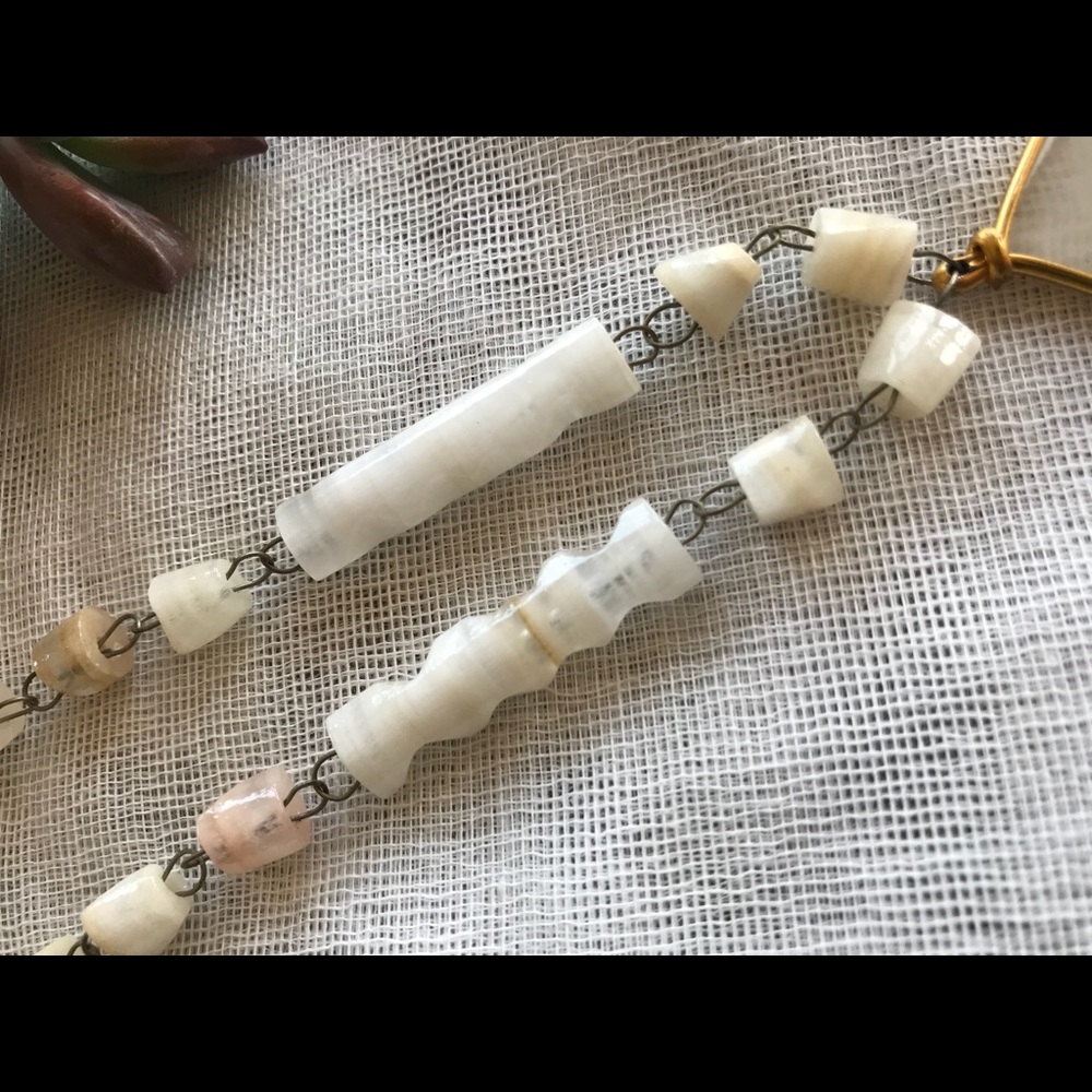 Vintage Shell Pendant Necklace - Picture 4 of 5